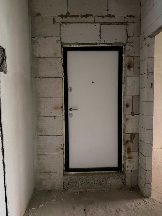 Продається велика 3 кім. квартира із власним подвір’ям