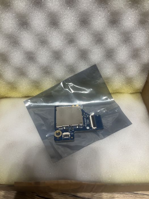 Czytnik kart SD card reader DELL PRECISION 7560 NOWY