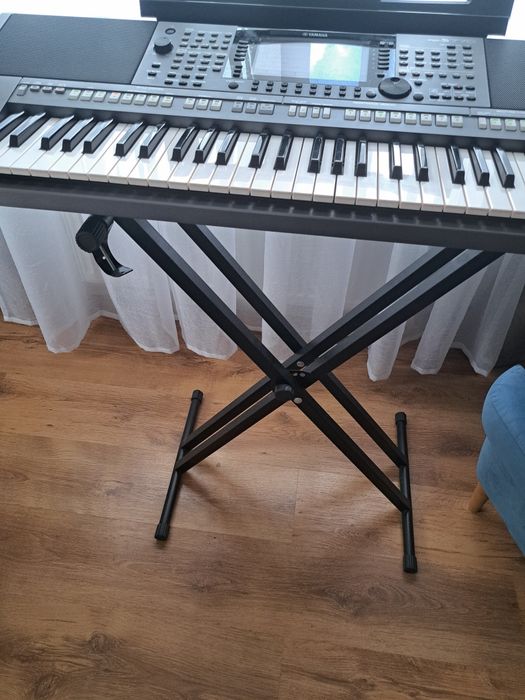 Keyboard Yamaha Psr s770.