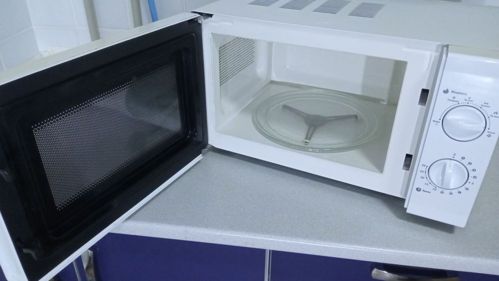 Мікрохвильова піч  Elenberg MS 2009M Микроволновка у гарному стані