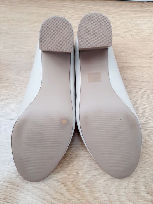 Buty beżowe Clara Barson r. 40