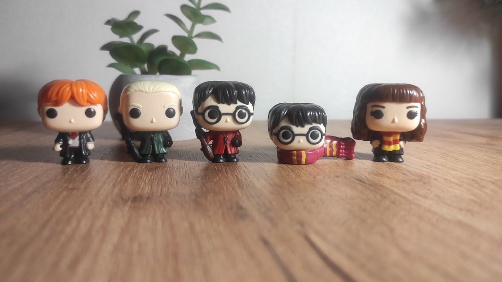 Гаррі Поттер фігурки з Кіндер Джой іграшки колекційні Гари потер