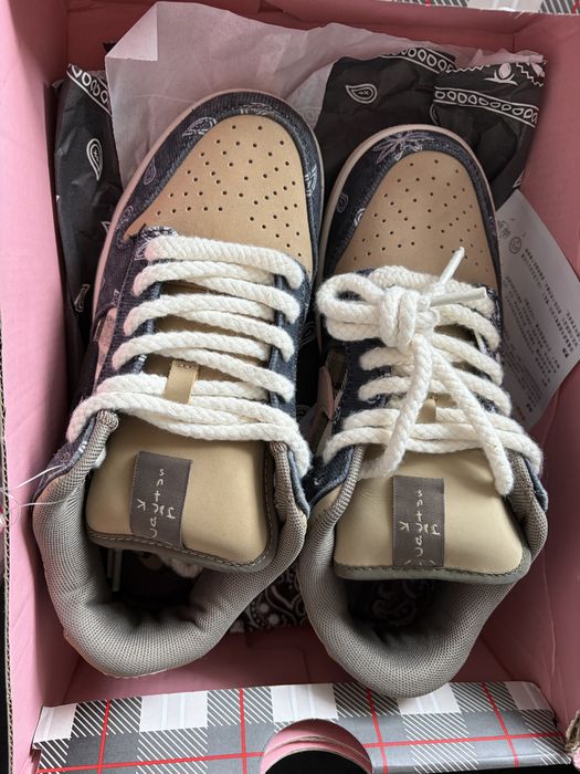 NIKE SB Dunk Low Travis Scott