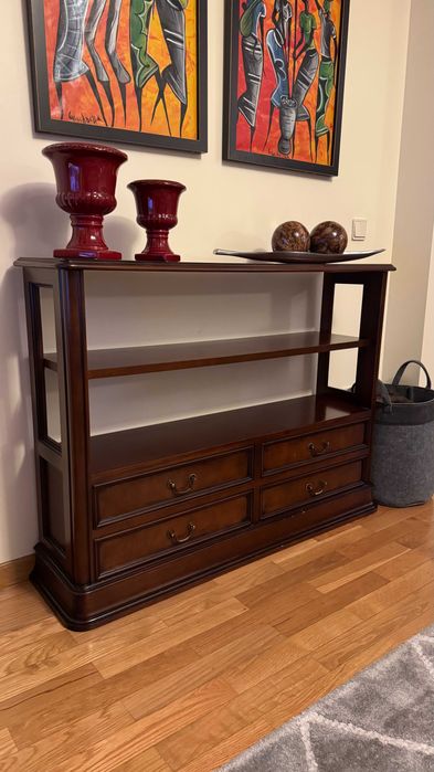 Móvel de apoio vintage em ótimo estado.