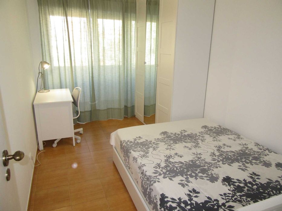 Quarto junto ao metro Lumiar (Lisboa) com despesas incluidas e recibos