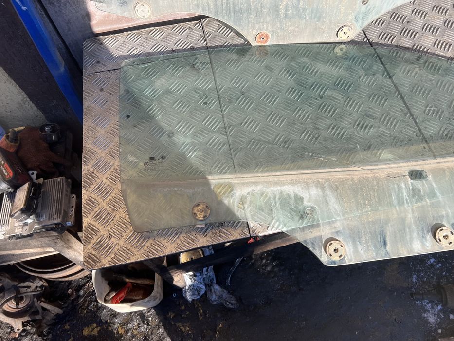 Стекло в дверь Хюндай купе hyundai coupe 96год