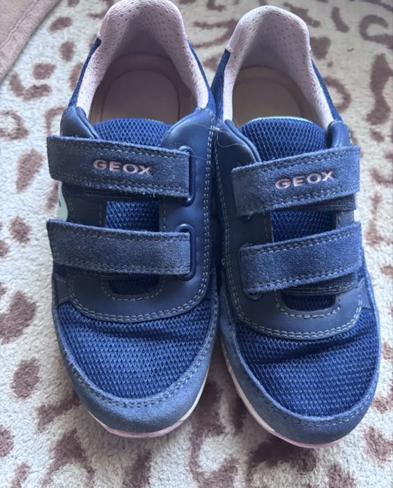 Дитячі шкіряні кросівки Geox