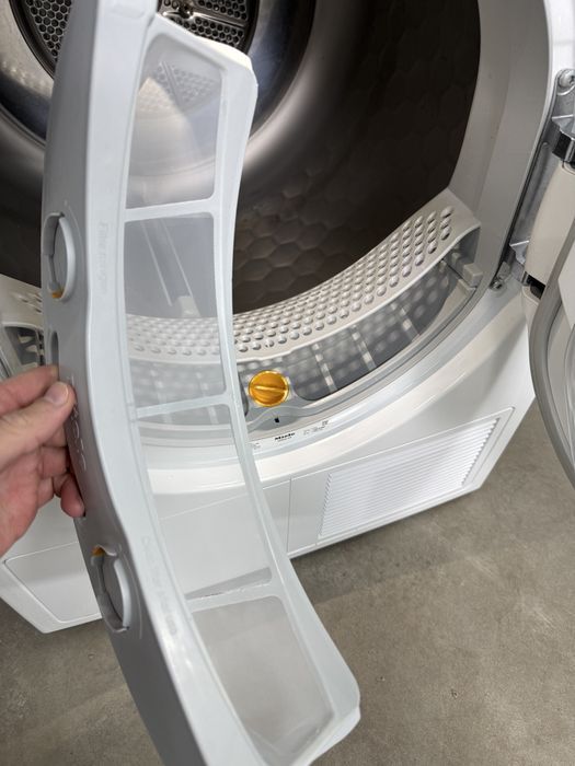 Сушильна машина Miele TMR 843