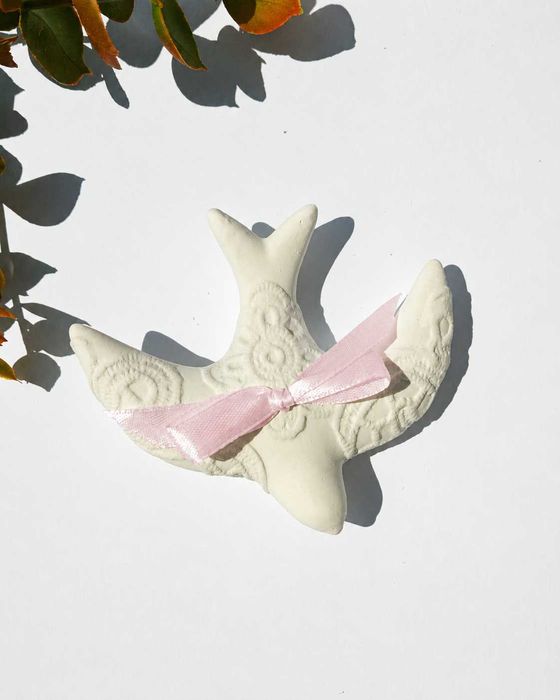 ANDORINHA 3D com arabescos Perfumada em Pó Cerâmico - Lembrança