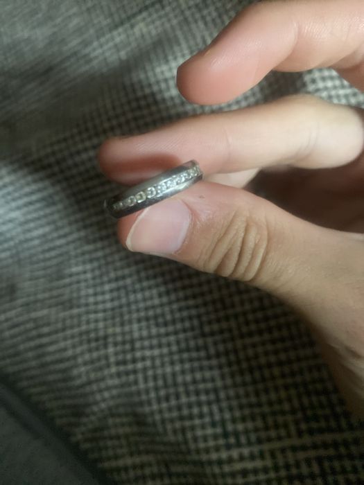 Anel de prata com diamantes falsos