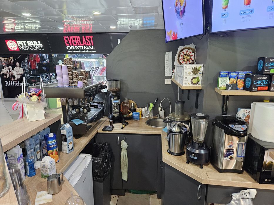 Продаж,  готова кав’ярня в ТРЦ ( метро Олімпійська) — працюй і заробля