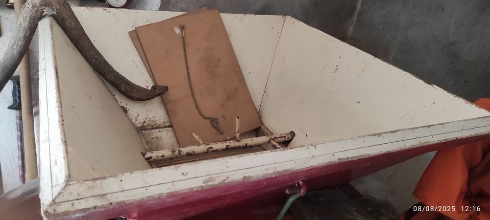 Balseiro e pipas de carvalho.