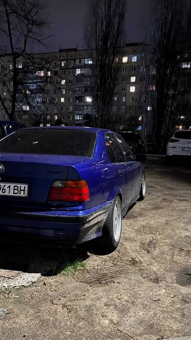 Автомобиль BMW на ходу