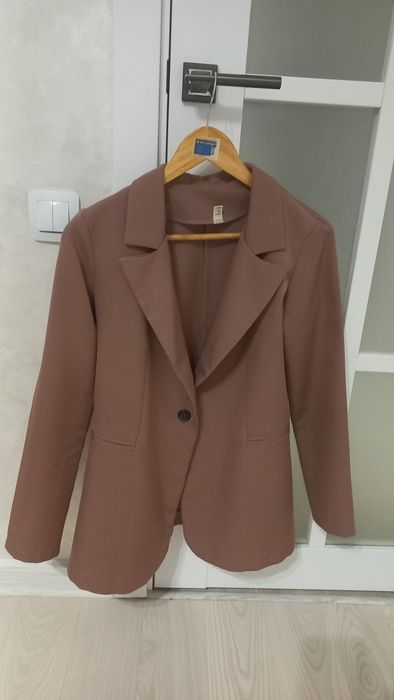 Продам костюм брючний на Весну