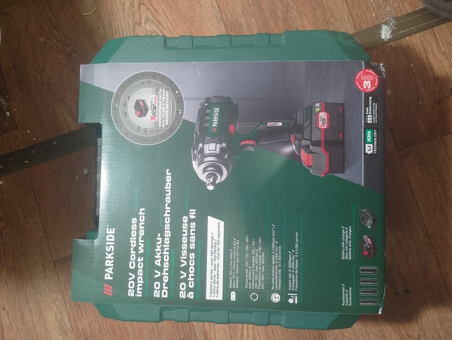 Гайковёрт,с головками.