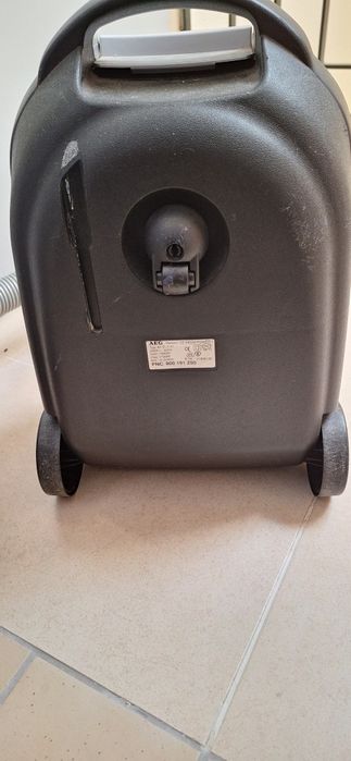 Aspirador  de saco vampyr AEG em ótimo estado