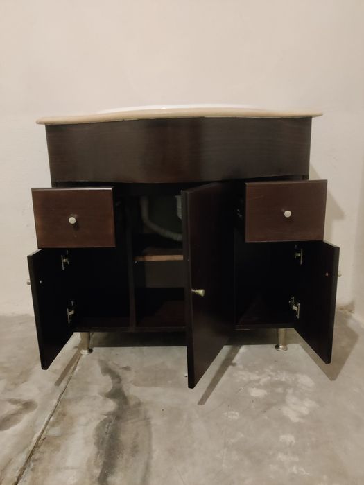 Móvel de 80 cm com lavatório cerâmico