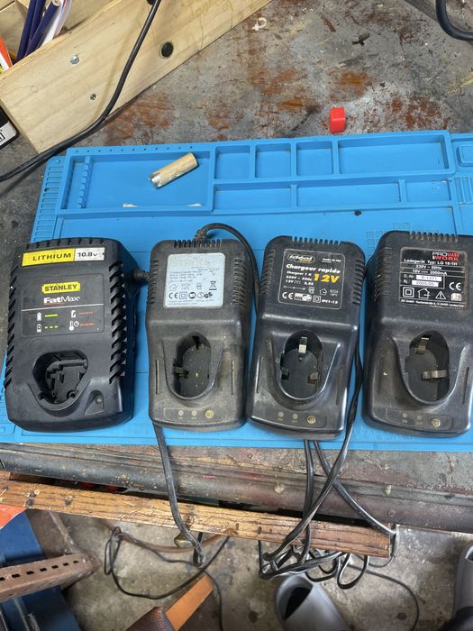 Vendo carregadores para varias maquinas