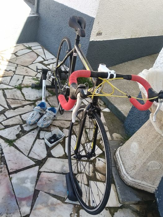 Bicicleta ciclismo com suporte