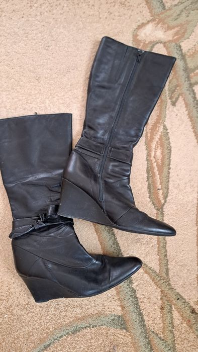 Подарую шкіряне взуття 40-41 розміру