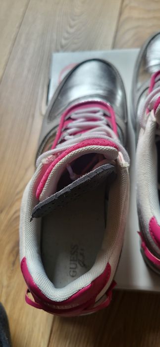 Sneakersy marki Guess