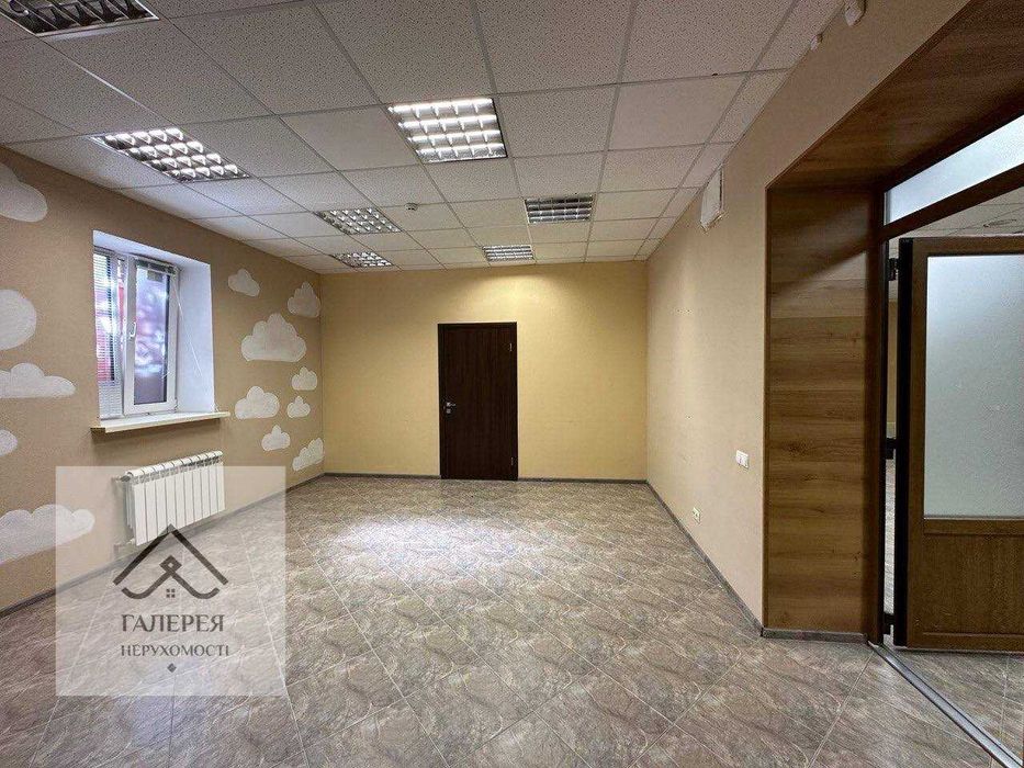 Продаж комерційного приміщення  218м2