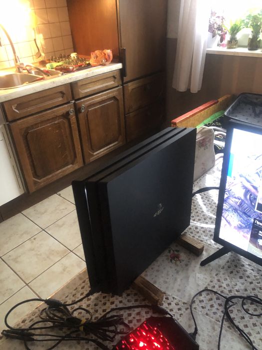 Продается Ps4 pro в отличном состоянии