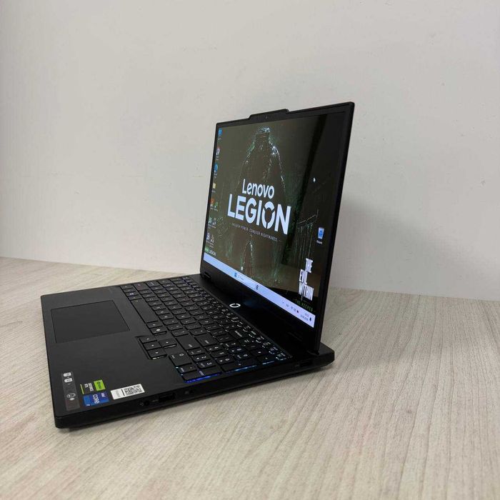 Lenovo Legion 5 15IRX10  2K OLED 165Hz i7-14700HX 16GB DDR5 SSD 1TB NVMe RTX 5070 8GB