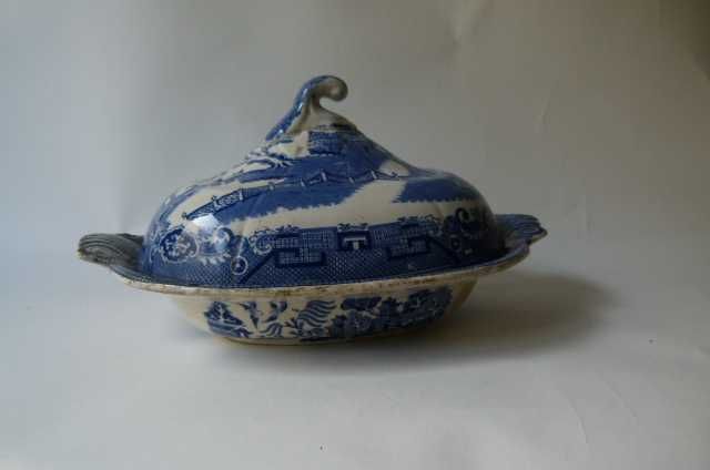Willow-patterned serving tray with lid426076894062202881