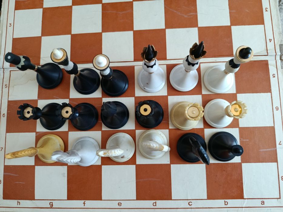 Шахматні фігурки, шашки