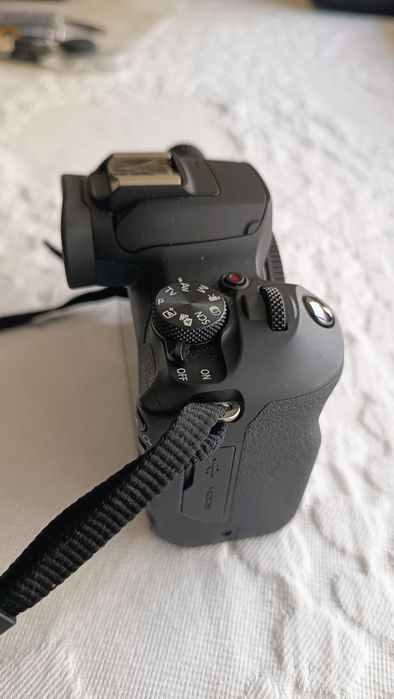 Canon EOS R100 (Só Corpo) - Como Nova