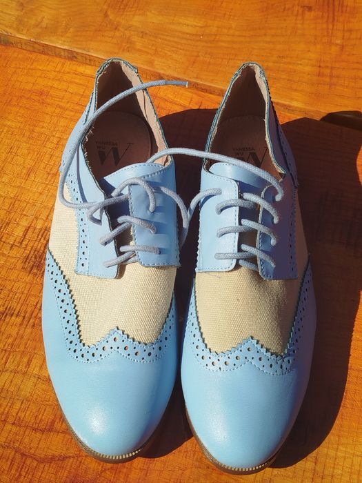 Niebieskie beżowe nowe buty wiązane Wanessa Wu 38