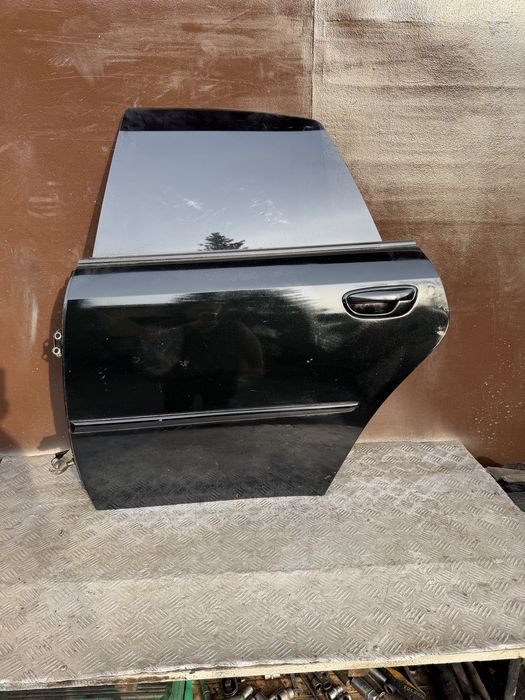 Дверь стекло левые Субару легаси subaru legacy год 04