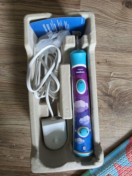 Зубна щітка електрична Philips Sonicare For Kids HX6322/04
