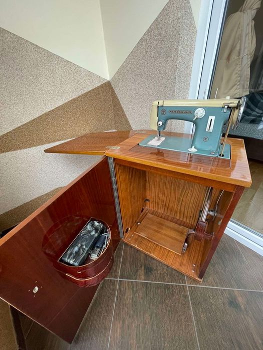 Швейна машинка «Чайка»