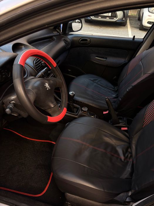 Carro Peugeot 206