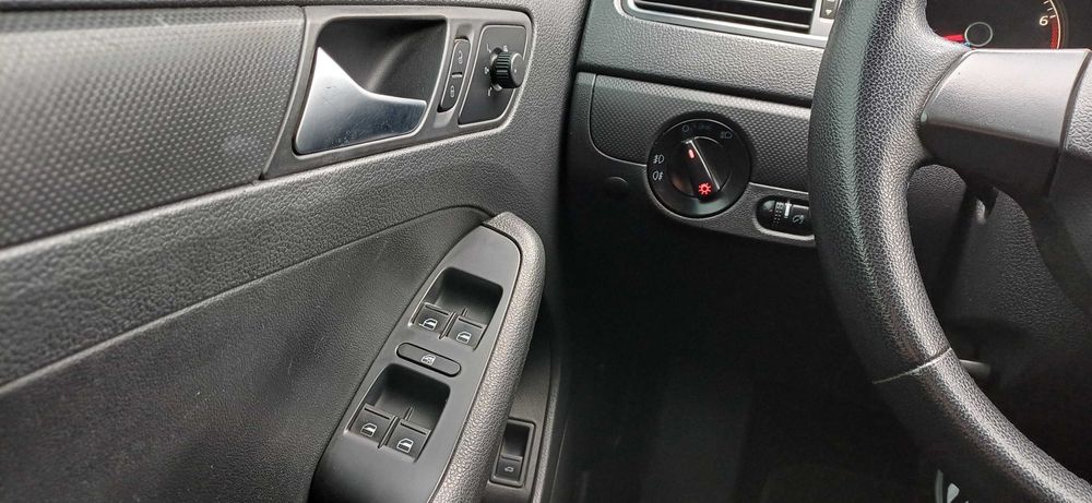 Volkswagen Jetta 2.0 Автомат 2012 року в гарному стані