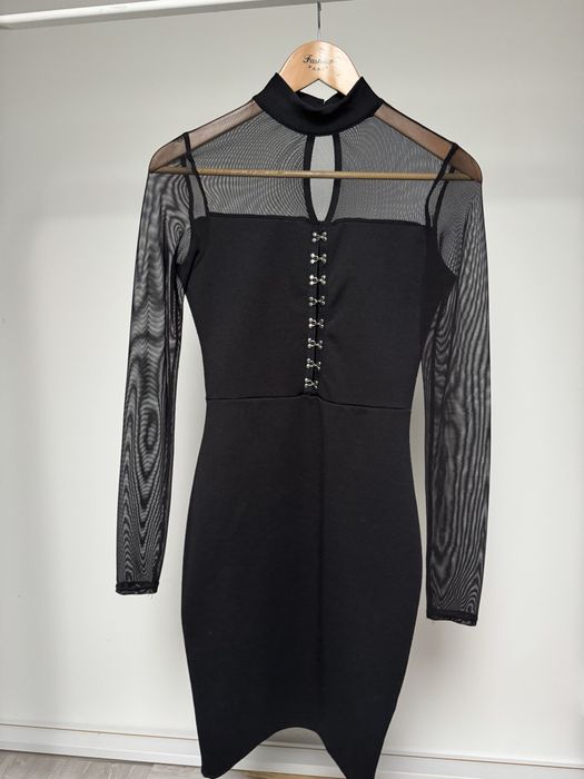 Елегантна жіноча сукня