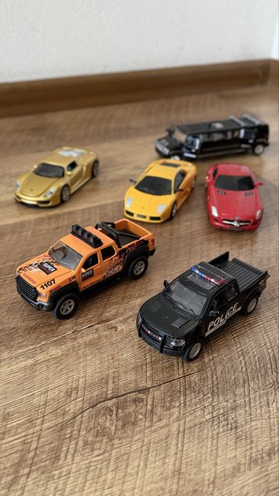 6 різних машинок