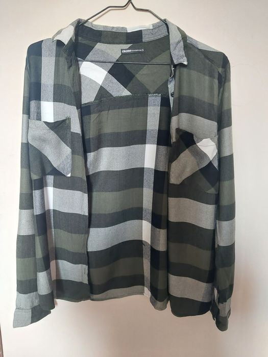 Koszula w kratę Cropp