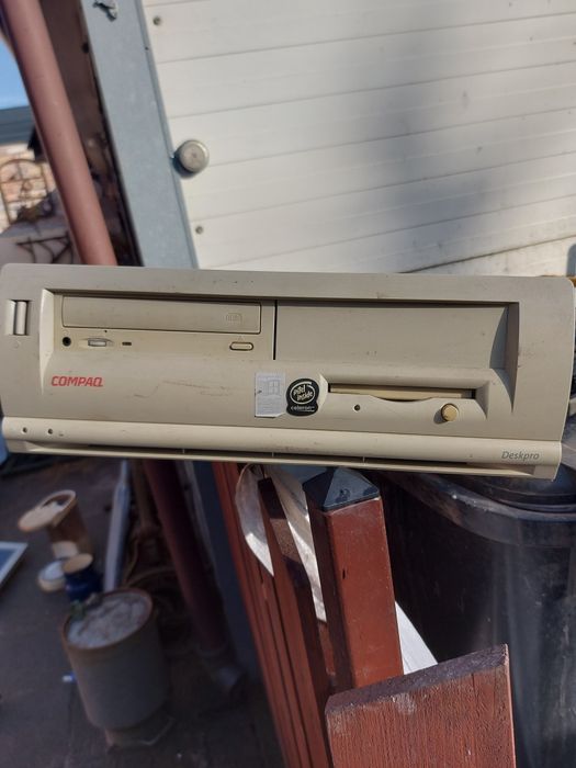 Stary zabytkowy komputer stacjonarny Compaq  Despro