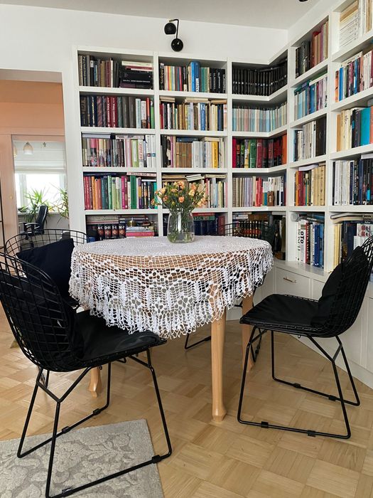 Nowoczesne krzesła metalowe bardzo wygodne