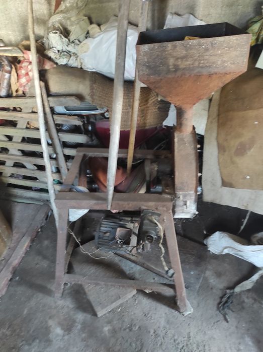 Продам зернодробилку