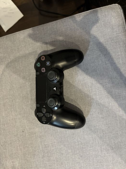 Playstation 4 ,orginalne opakowanie 2 pady + gra slime rancher