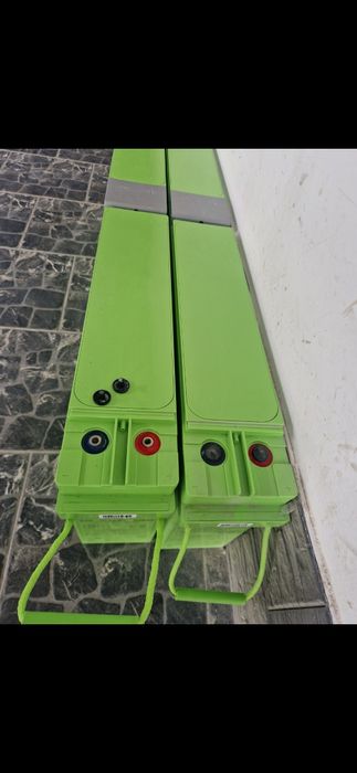 Інвертор та акумулятори AGM