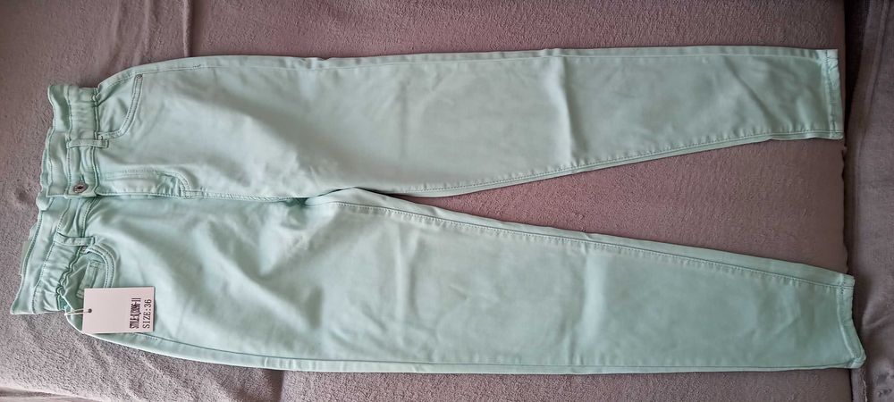 Spodnie z wysokim stanem