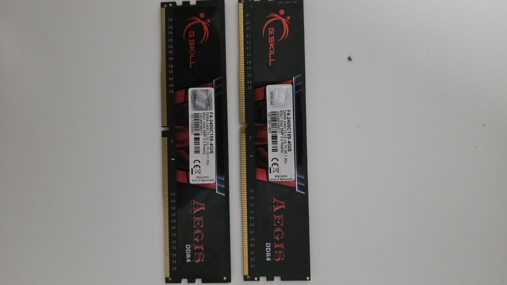 Memória RAM DDR4 2x4GB 2400