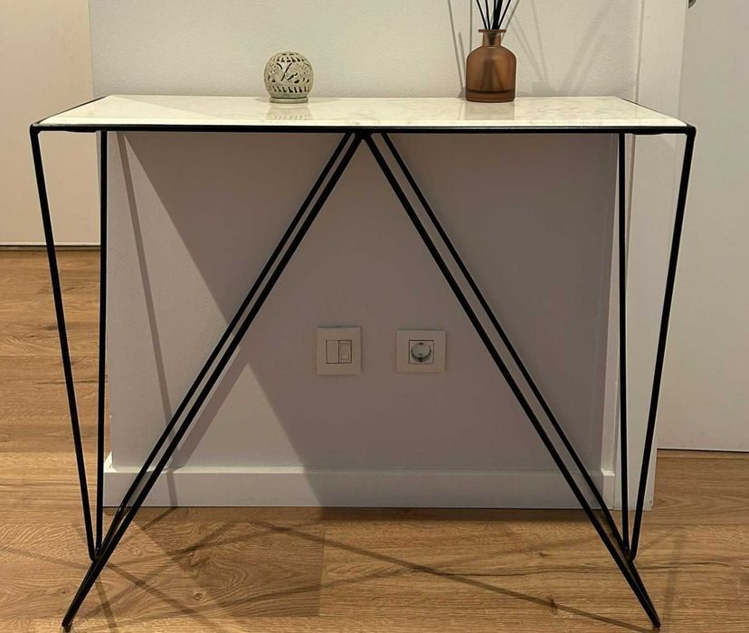 Mesa/ consola de apoio em mármore branco