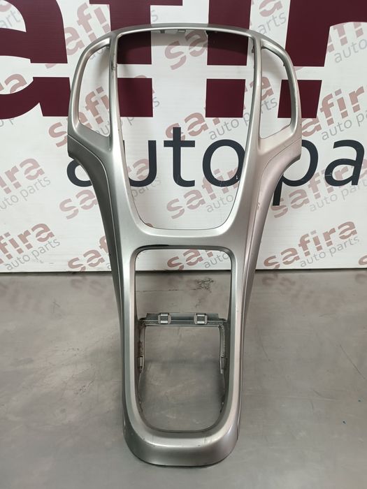 Moldura da Consola Central / Rádio / Aro OPEL ASTRA J - 13257562