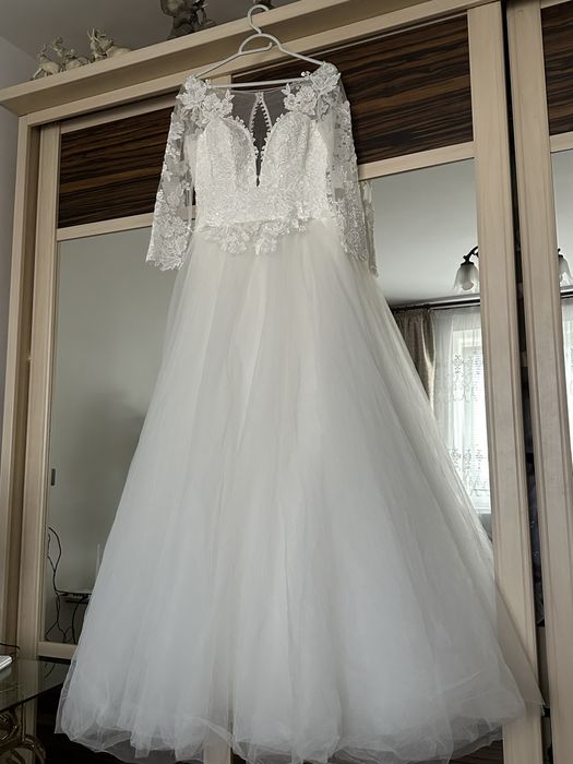 Весільне кружевне плаття